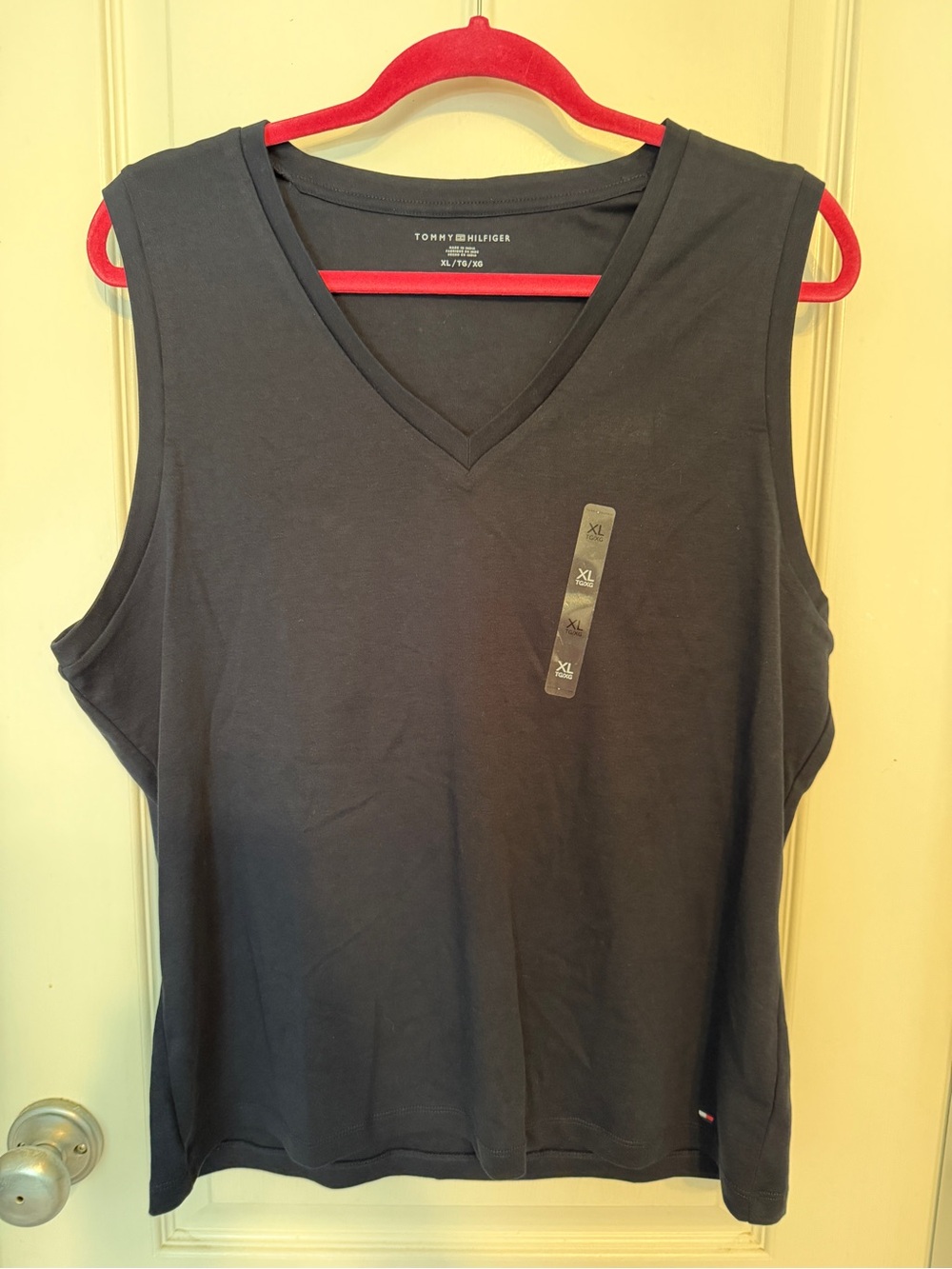 Tommy Hilfiger Women’s -Style V-Neck Sleeveless Tank Top - Navy Blue